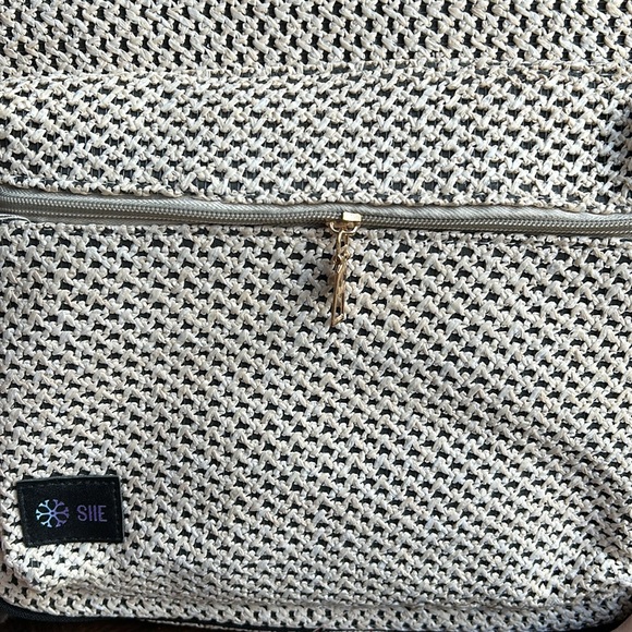 Back pack - Picture 2 of 9